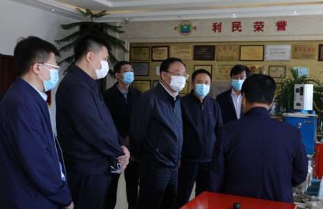 海倫市委書記王磊調研利民鍋爐公司1