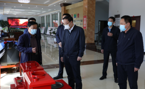海倫市委書記王磊調研利民鍋爐公司2