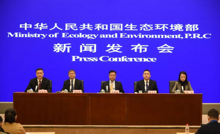 通過燒清潔煤、秸稈以及其他生物質燃料取暖。