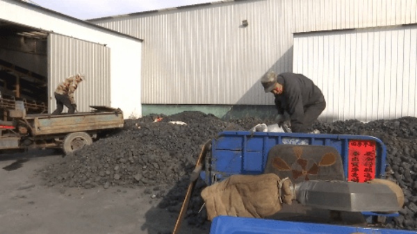 北街村村民李翠麗是該鎮的清潔取暖改造住戶