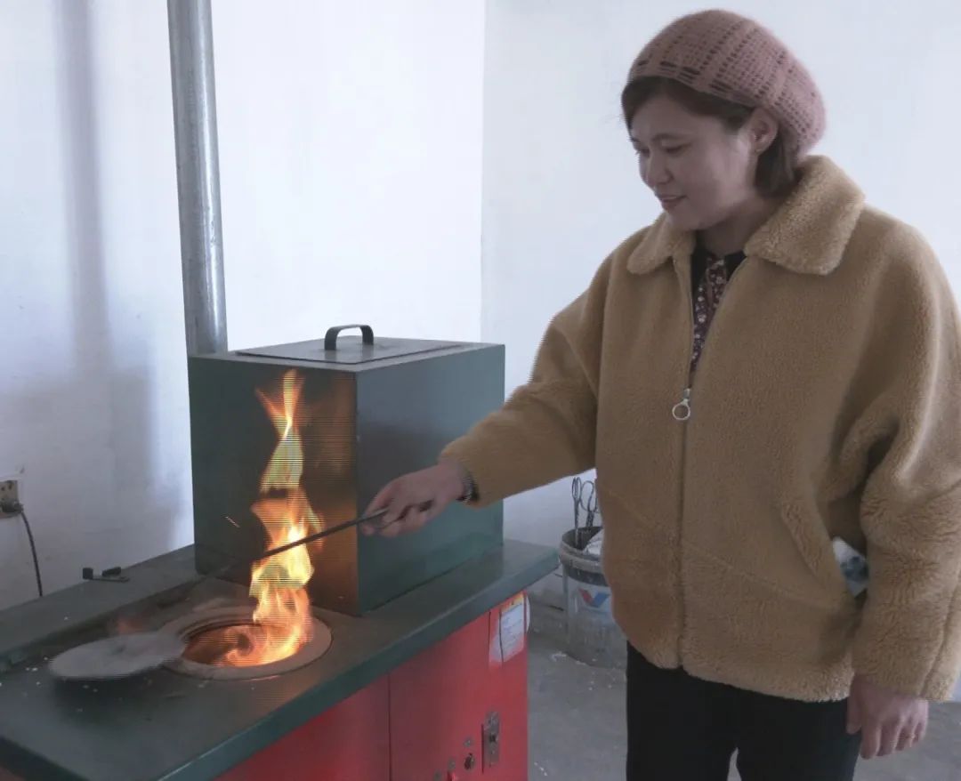 自從燒了生物質爐具以后，煤炭鍋爐一點也不想燒