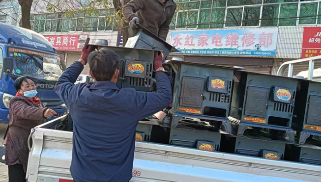 免費送來了清潔取暖烤火爐和煤炭