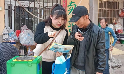 展示了新型生物質爐具安裝及燃料試燒工作