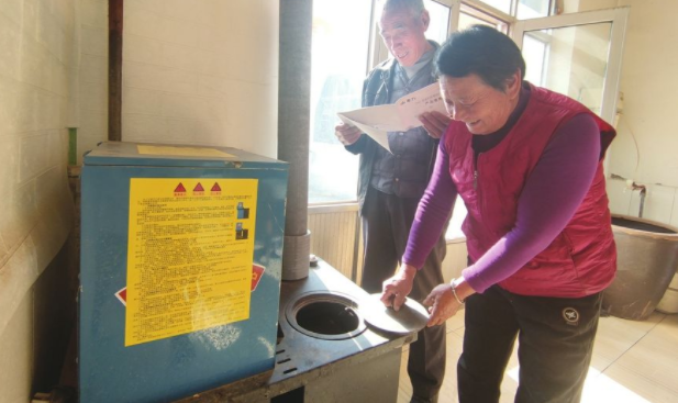 陵城區鄭家寨鎮李廷輝村的村民用上了生物質炊事取暖爐
