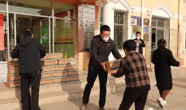 南龍鎮(zhèn)政府發(fā)放環(huán)保煤炭1300箱，購置2號清潔煤炭23噸