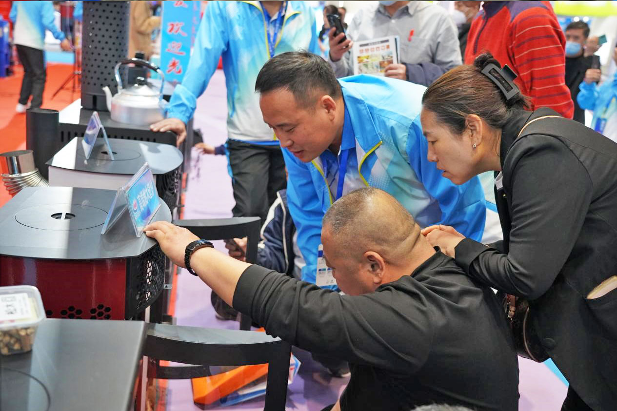 三次配風的燃木熱對流壁爐暖博會掀起“超萬之火”5