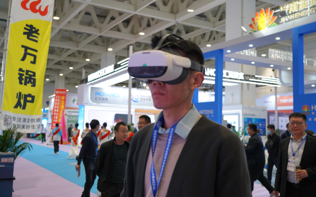 VR體驗打造展覽新場景 外商打卡點贊“老萬制造”