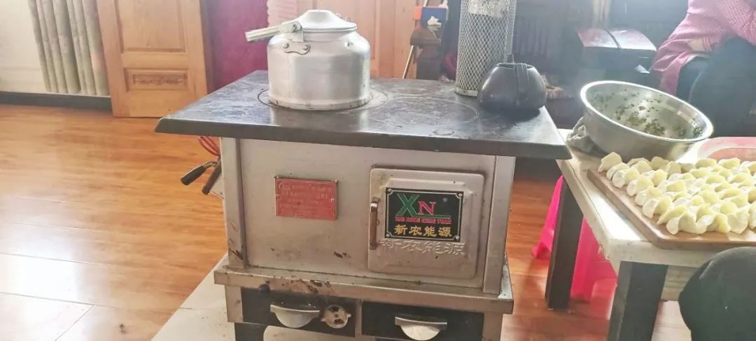 炕暖屋不暖,電暖炕取暖用哪種取暖爐來補充?