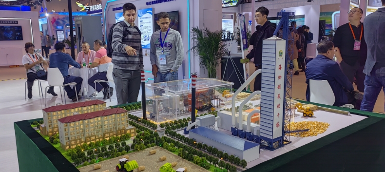 海倫利民秸稈直燃鍋爐亮相APEC技展會,工信部副部長徐曉蘭蒞臨參觀5