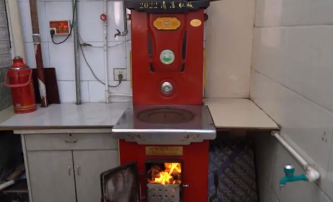 ‘太陽能+生物質(zhì)爐具+散熱裝置’技術(shù)模式取暖