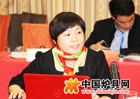 中國爐具網總監任彥波向理事單位做工作匯報