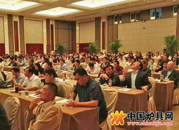 2016節(jié)能環(huán)保爐具及清潔燃料行業(yè)論壇進(jìn)行中