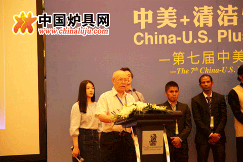 中國農村能源行業協會節能爐具專業委員會主任郝芳洲宣讀倡議書